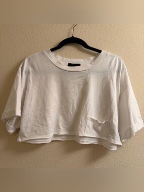 NWOT hours cropped white t shirt